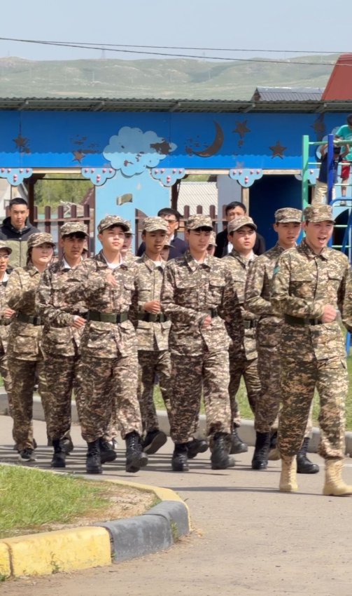 Ұлы Жеңістің 81 жылдығы мен Отан қорғаушылар күніне орай мектебімізде 5–11 сынып оқушылары арасында саптық әндер байқауы өтті